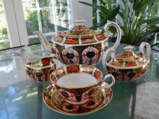 Tea set at Osborne Homestead Museum