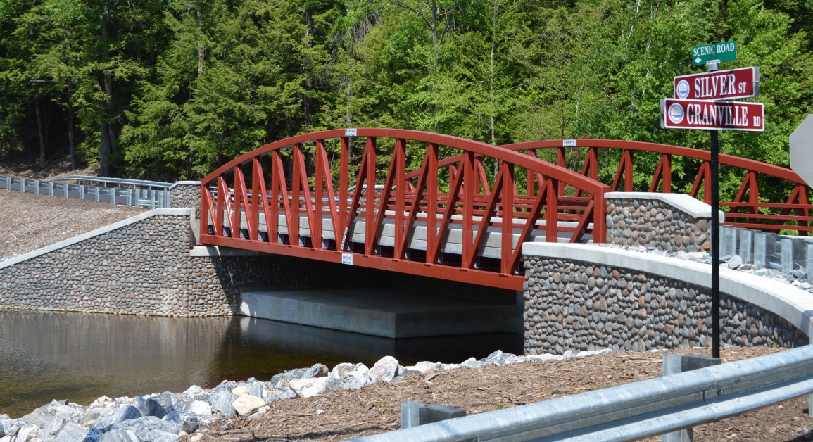 Bridge 04517, carrying Silver St over East Branch Salmon Brook, in Granby