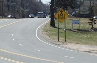 Route 4 study site of new lane merge sign under evaluation