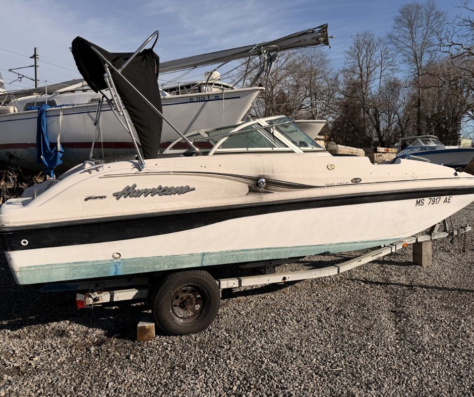 18', Hurricane Sun Deck SD187