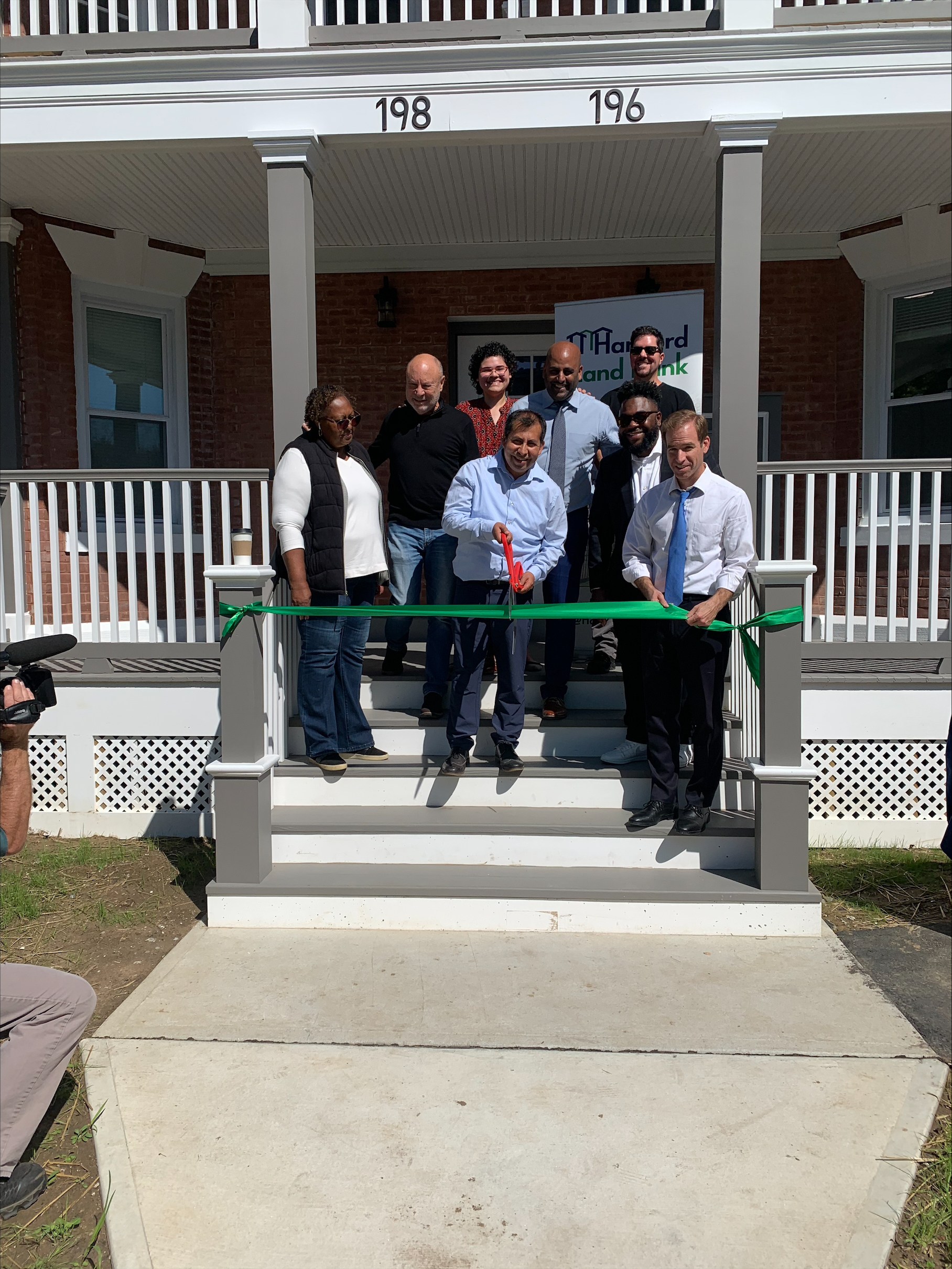 196 Homestead Ave ribbon cutting