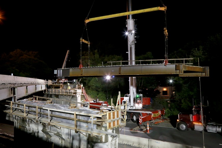 East Hartford Bridge 02369 6-25-18 (night) Phase 1 erection Photo 1