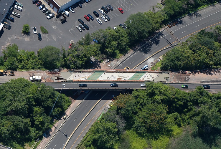 East Hartford Bridge 02369 7-20-18, Phase 1 construction- deck poured, link slabs formed