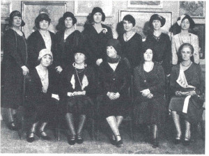 Photo of members of the Society of Women Painters