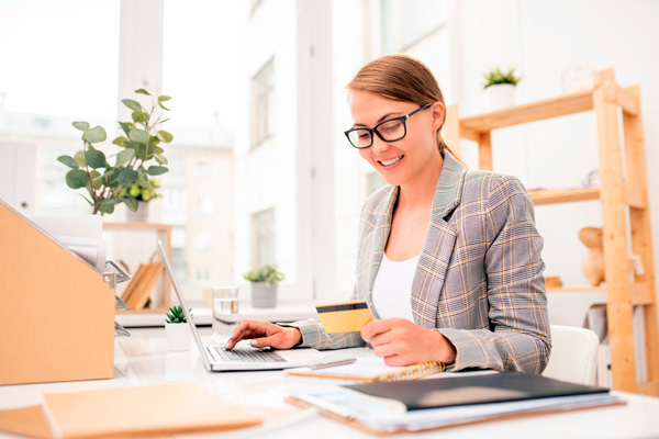 Employee holding card.