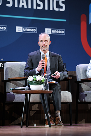 Doug Casey Speaks in Paris