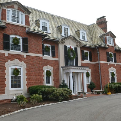 Connecticut Governor's Residence decorated for the holidays