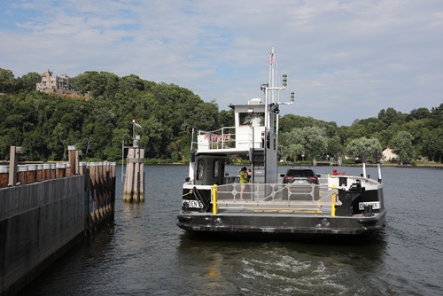 Chester-Hadlyme Ferry