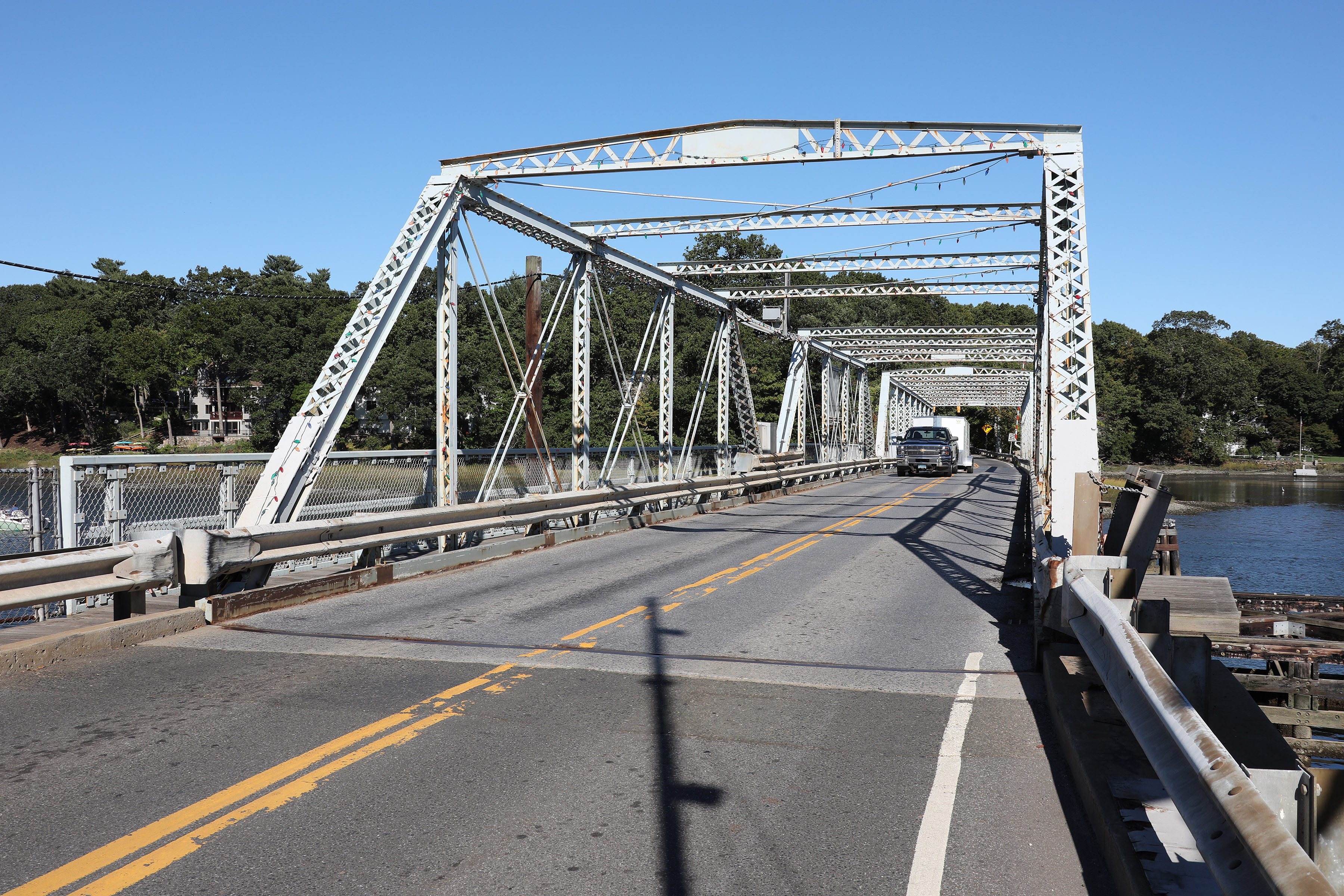 Cribari Bridge with Vehicle
