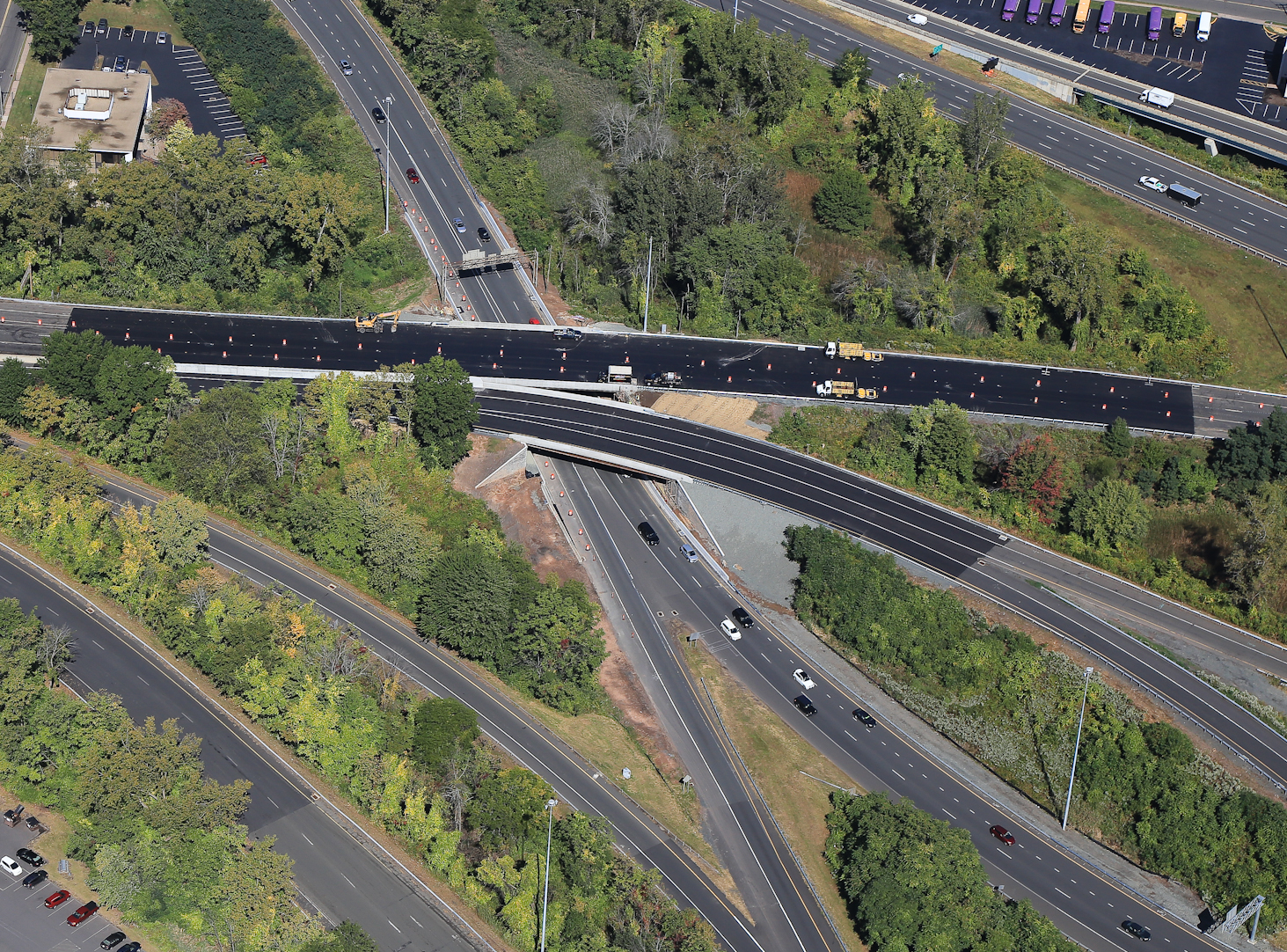 Aerial view of Bridges 02366 and 02367 in East Hartford during final paving and striping.
