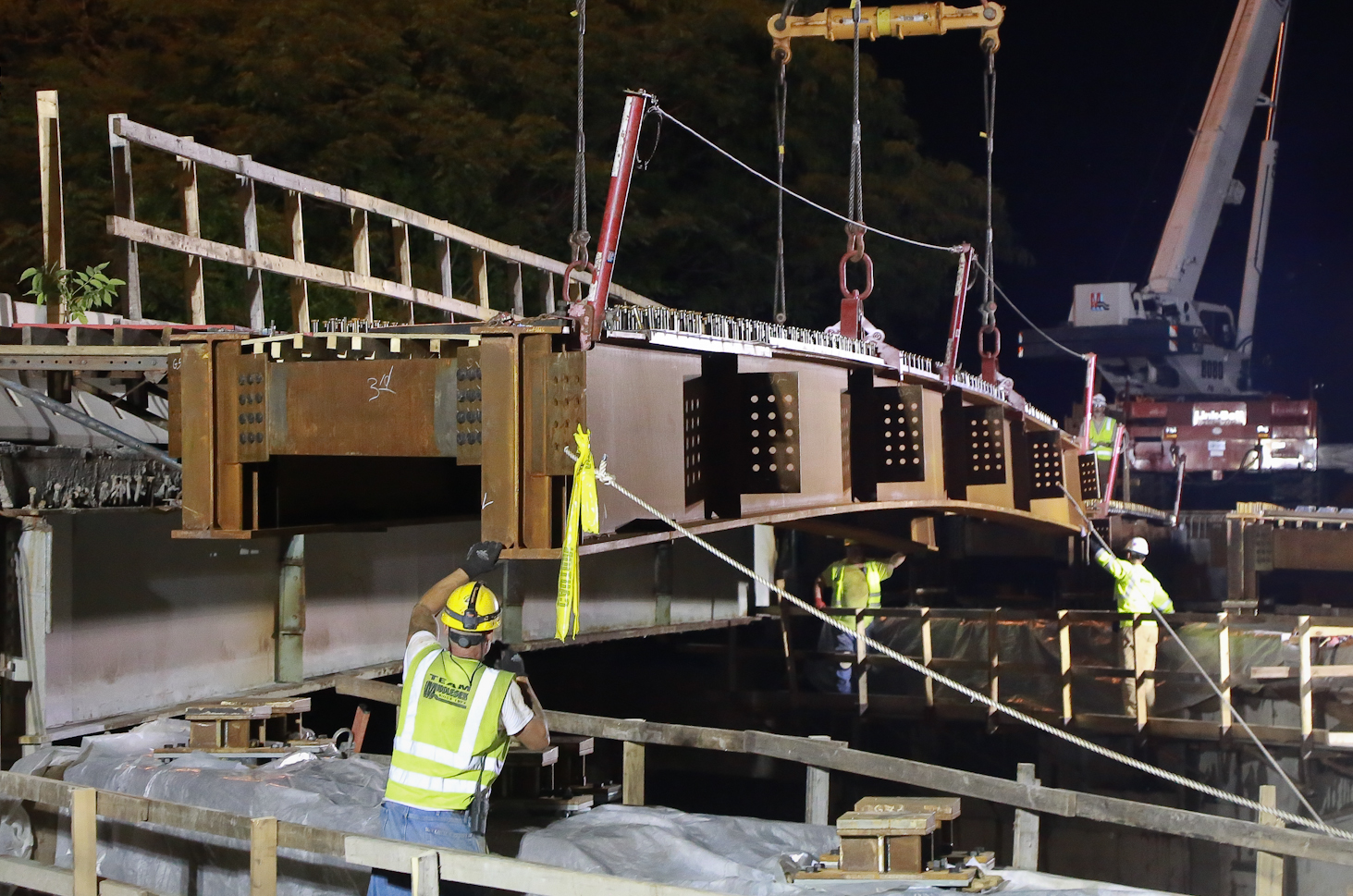 East Hartford Bridge 02369 6-25-18 (night) Phase 1 erection Photo 2