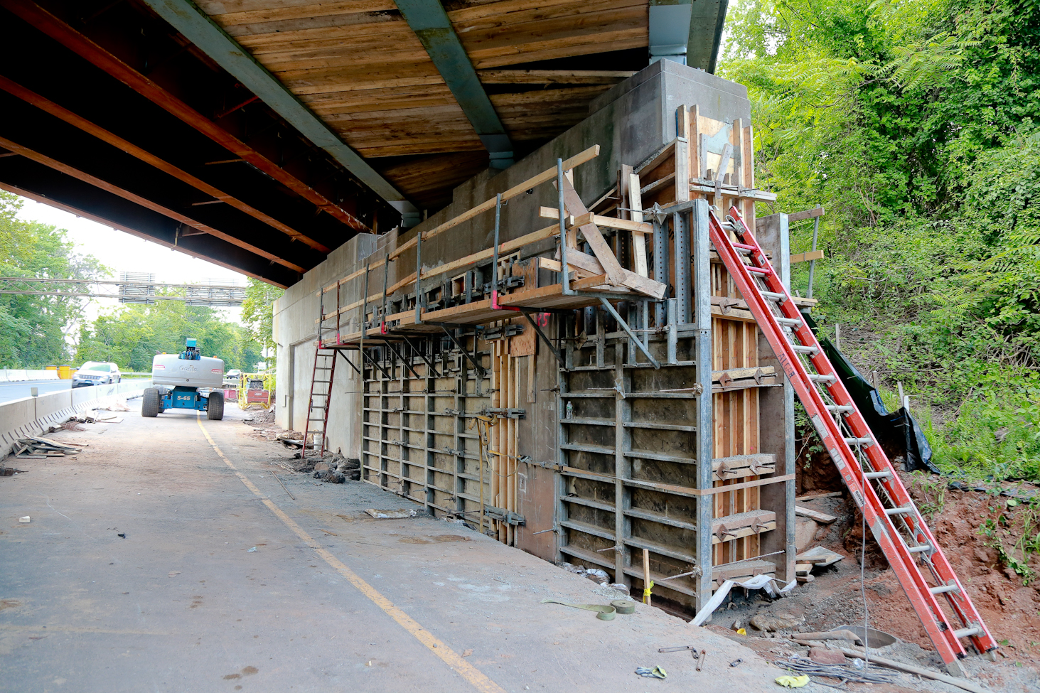 East Hartford Bridge 02369 8-8-18, Phase 2 pier infill/strengthening