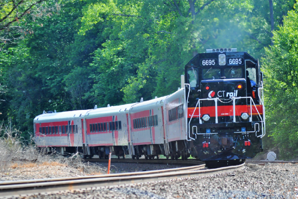 Hartford Line_train_set_northbound