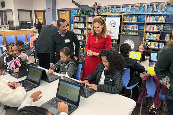 Lt. Governor visiting girls in a STEAM classroom
