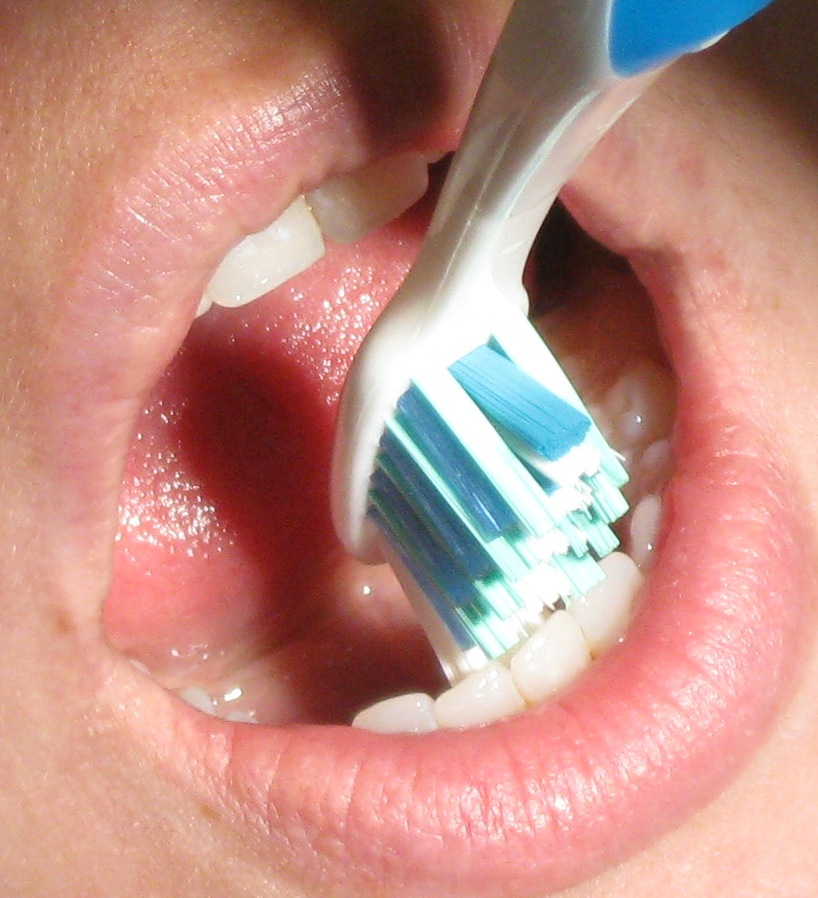 toothbrushing lingual mand
