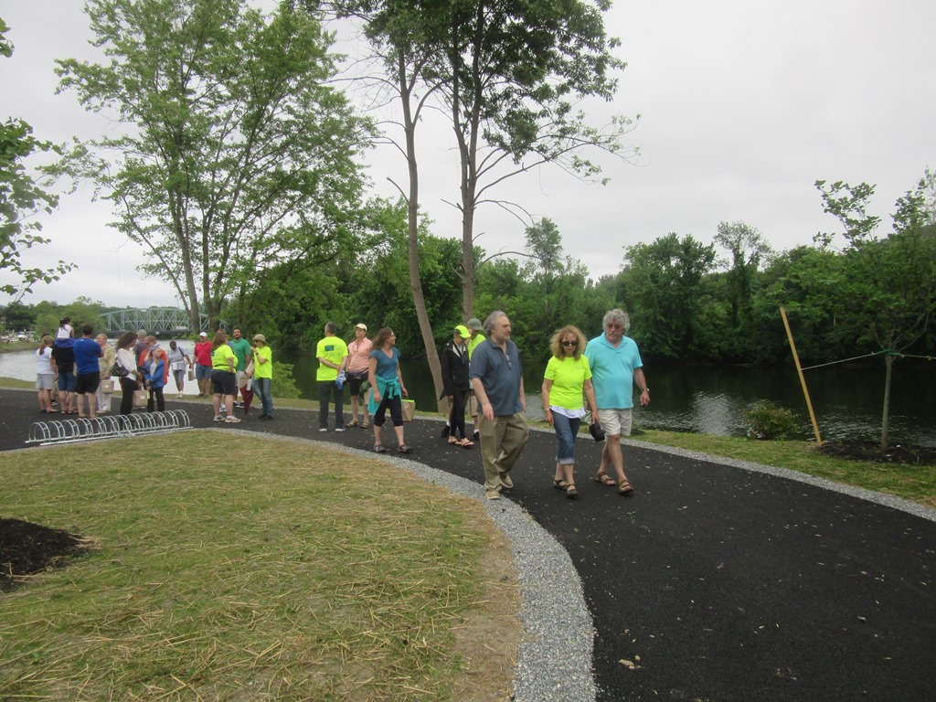 Image of walkers on the trail.