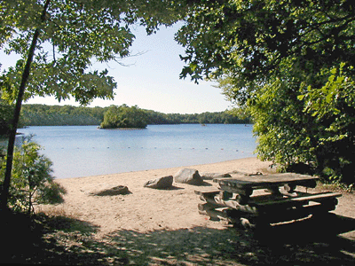 Green Falls picnic area and lake