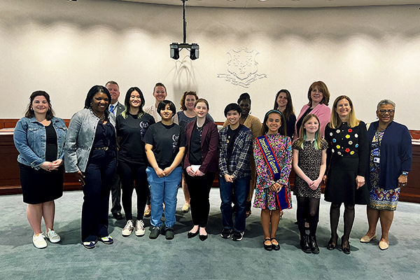 The Lieutenant Governor and staff posing for a picture with teenage students.